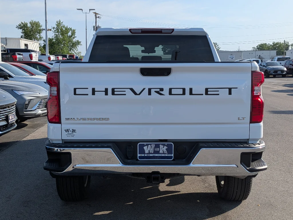 Used 2025 Summit White Chevrolet LT image 4