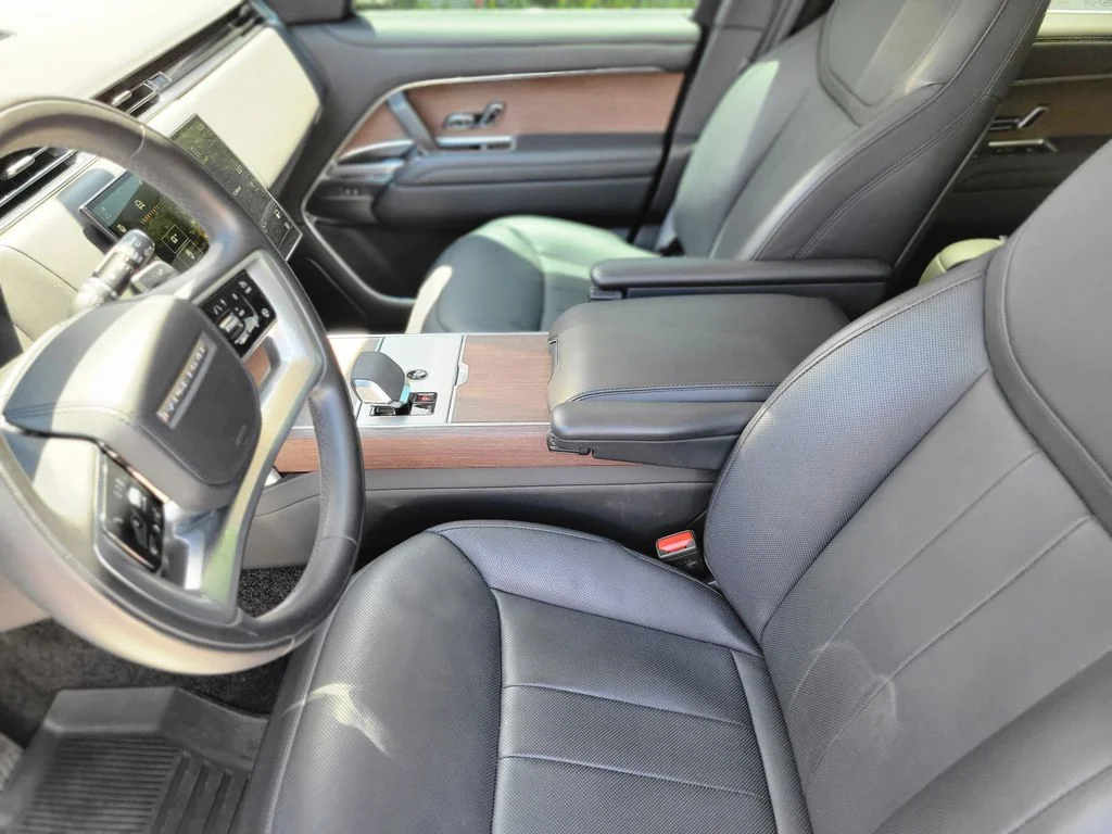 Used 2024 White Land Rover SE image 17