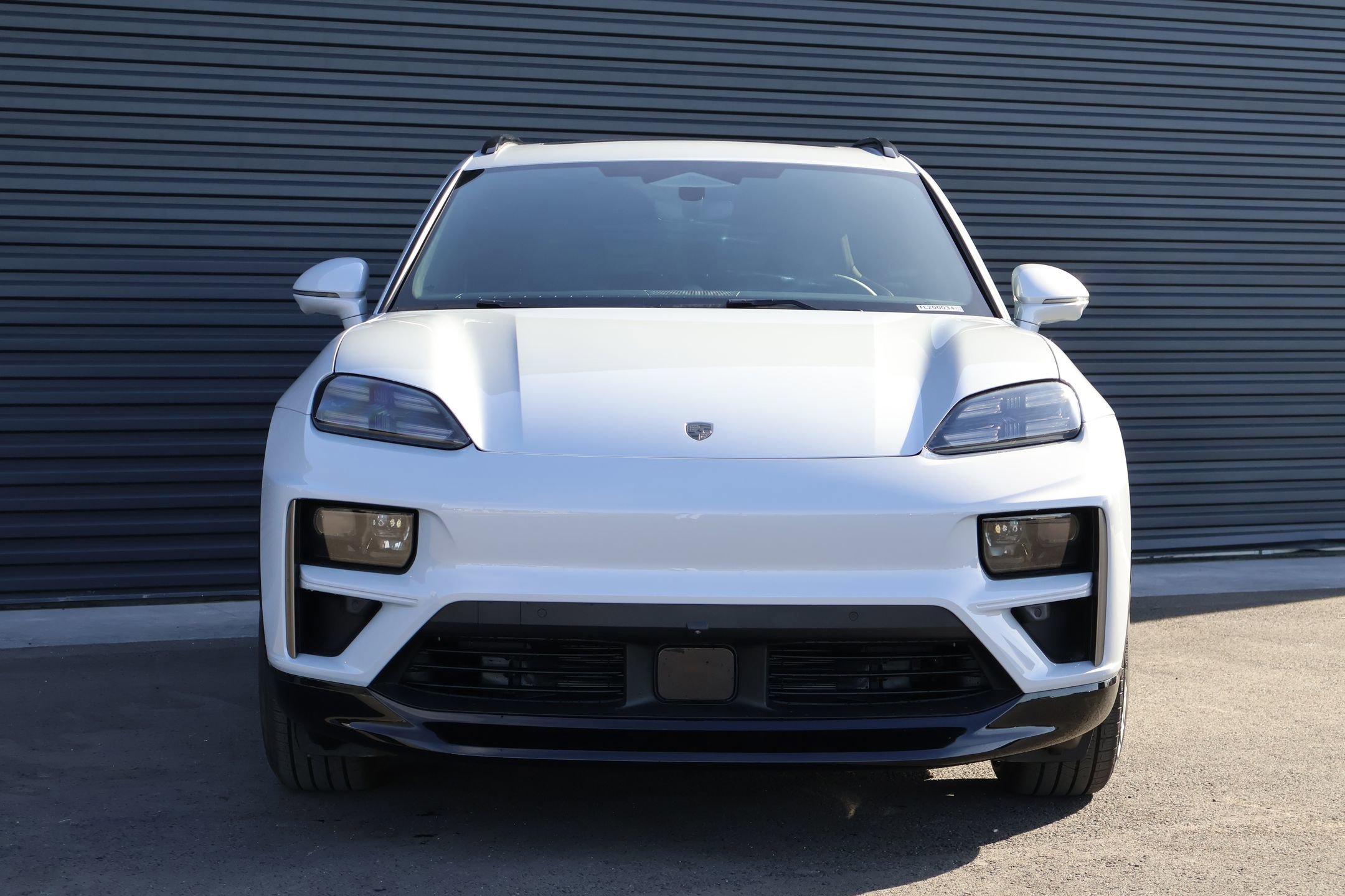 2026 Porsche Macan Turbo Electric - Photo 7