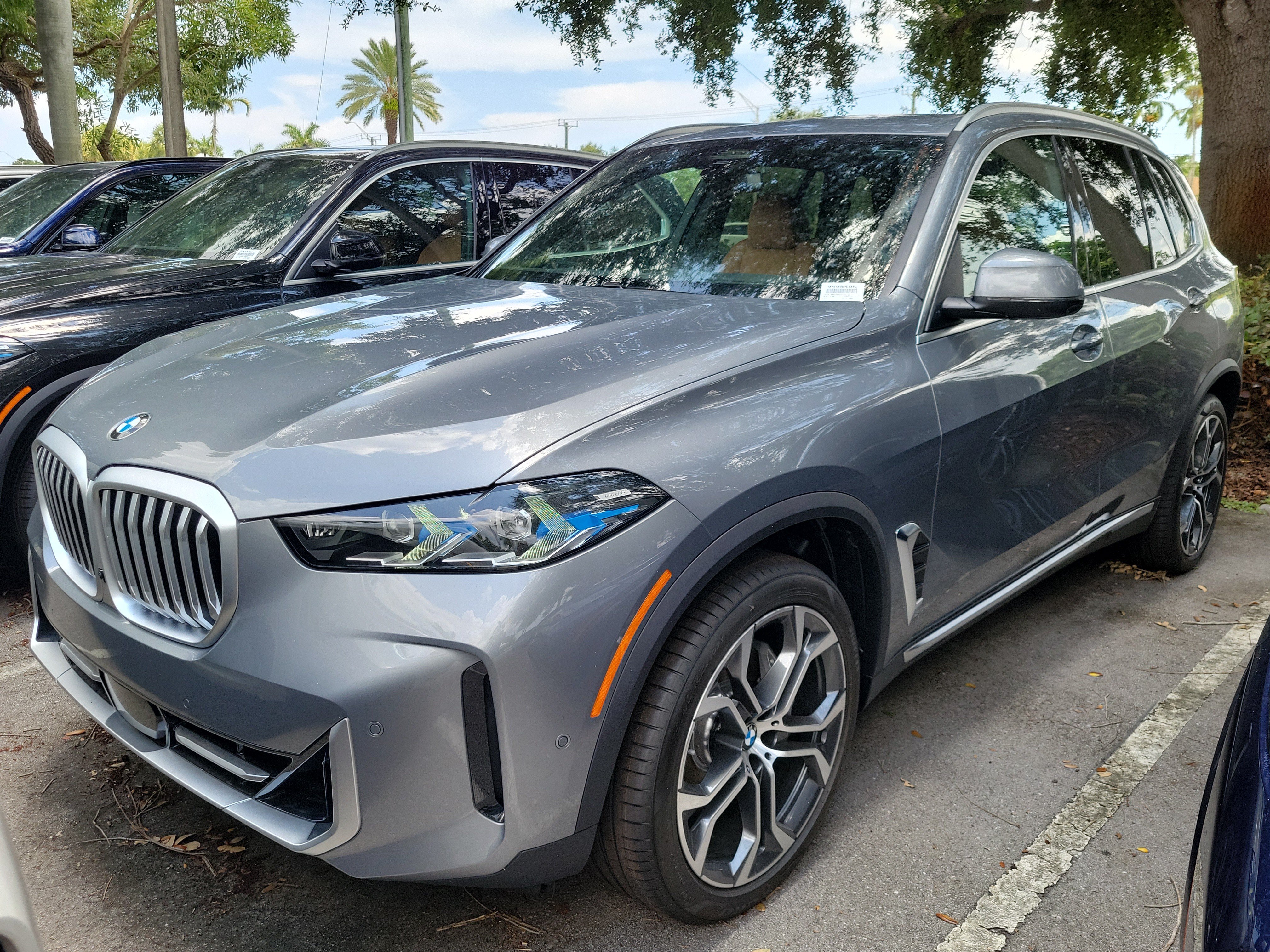 New 2026 Skyscraper Grey Metallic BMW sDrive40i image 2
