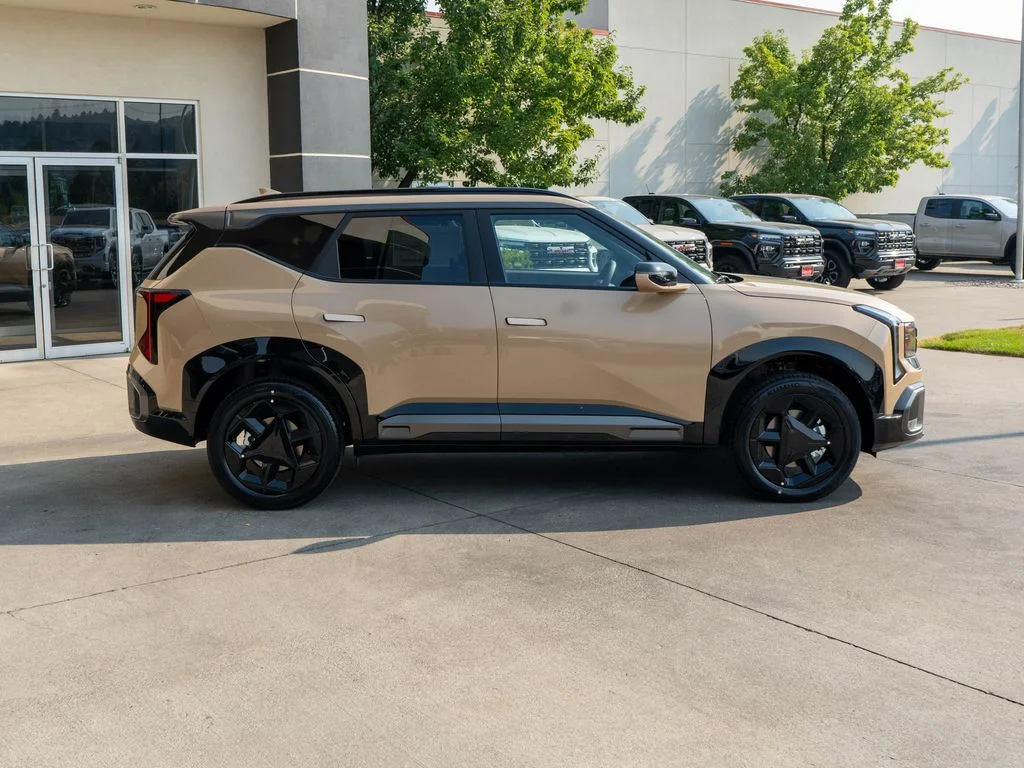 New 2027 Brown Kia X-Line S image 8