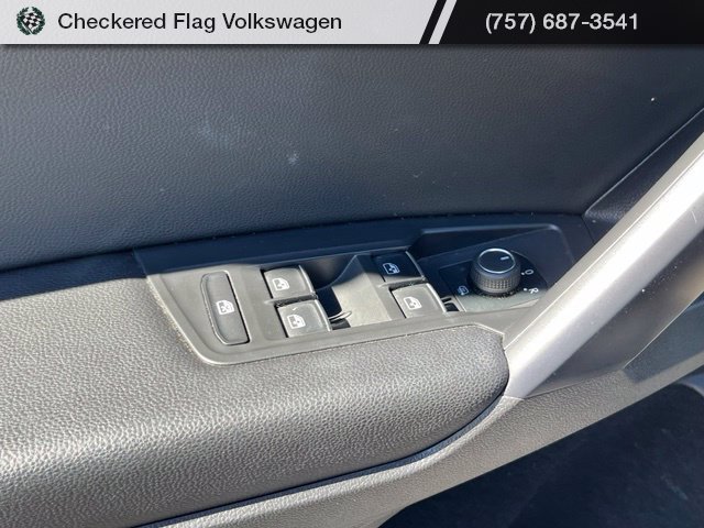 Used 2021 Deep Black Pearl Volkswagen 2.0T SE With 3rd Row image 16