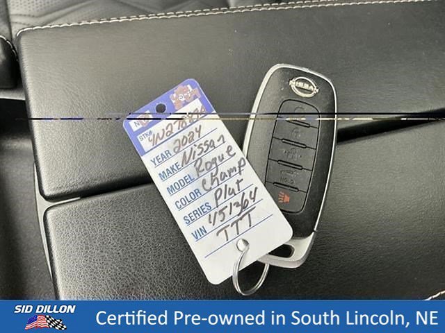 Used 2024 Champagne Silver Metallic Nissan Platinum image 8