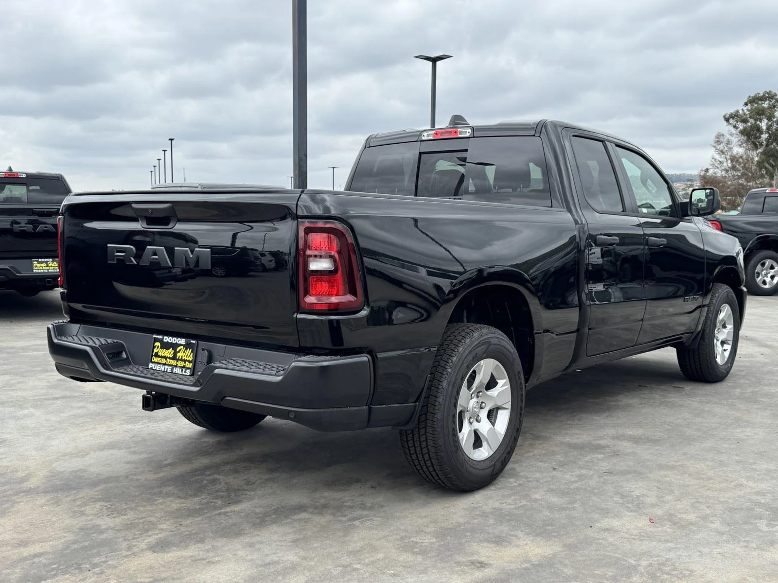 New 2026 Diamond Black Crystal Pearl-Coat Exterior Paint RAM Tradesman image 6