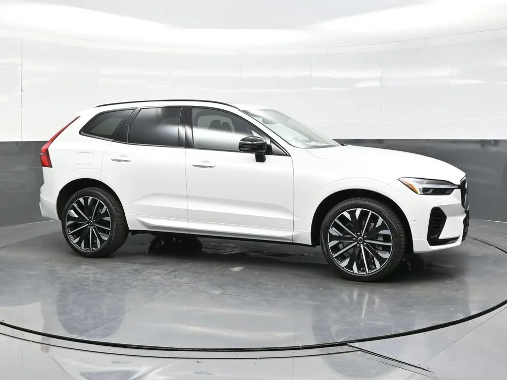 New 2027 Crystal White Volvo T8 Ultra image 8