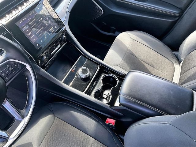 Used 2022 White Jeep Laredo image 15