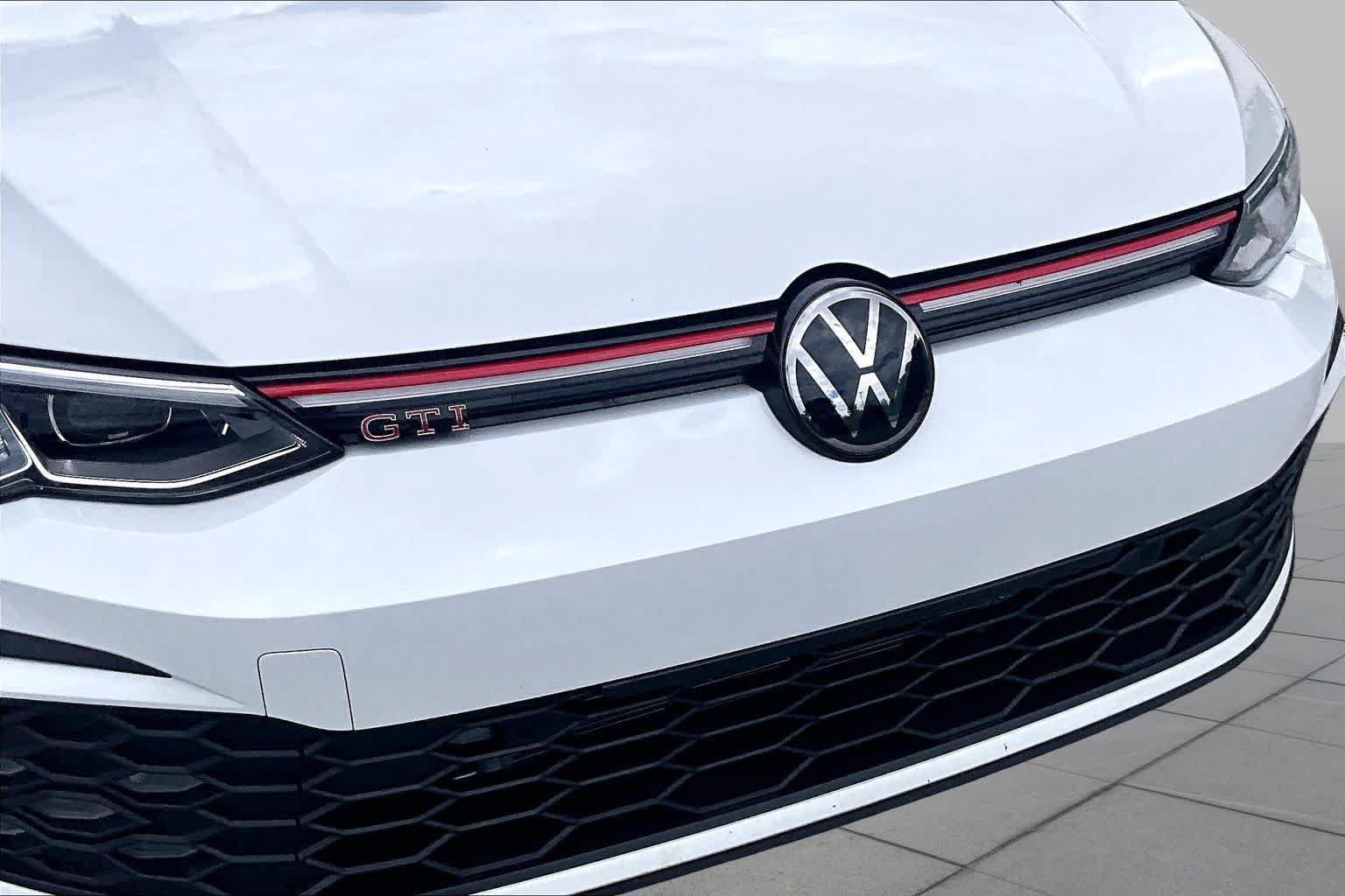 Used 2024 Opal White Pearl Volkswagen Autobahn image 26