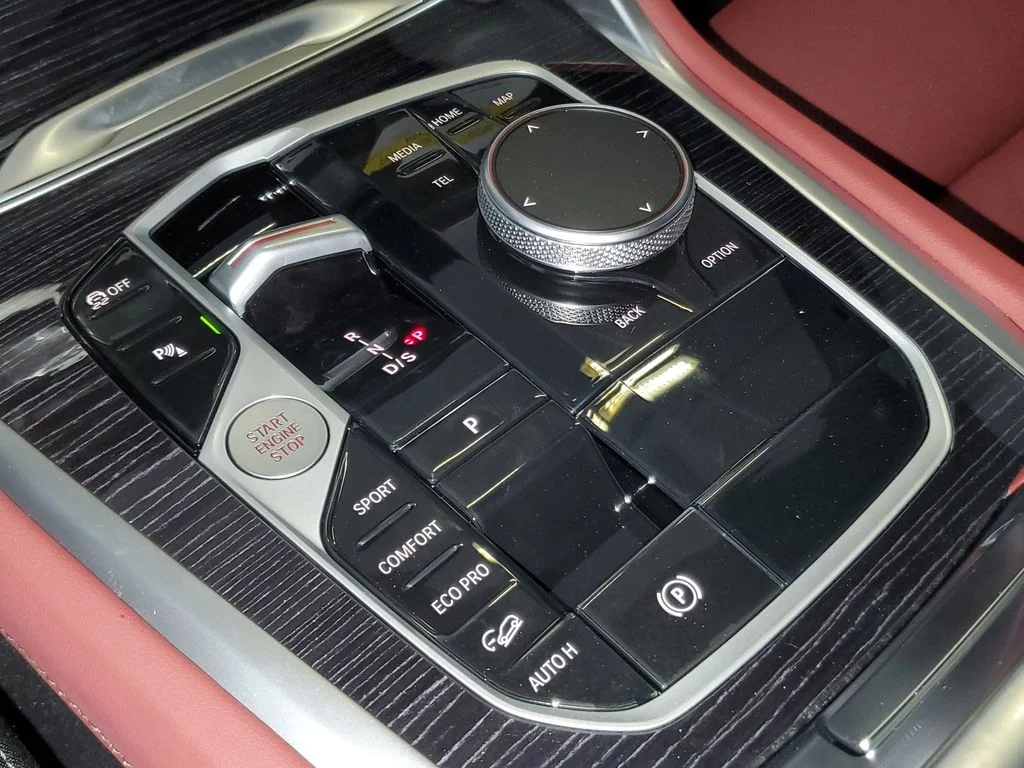 New 2027 Black Sapphire Metallic BMW xDrive40i image 25