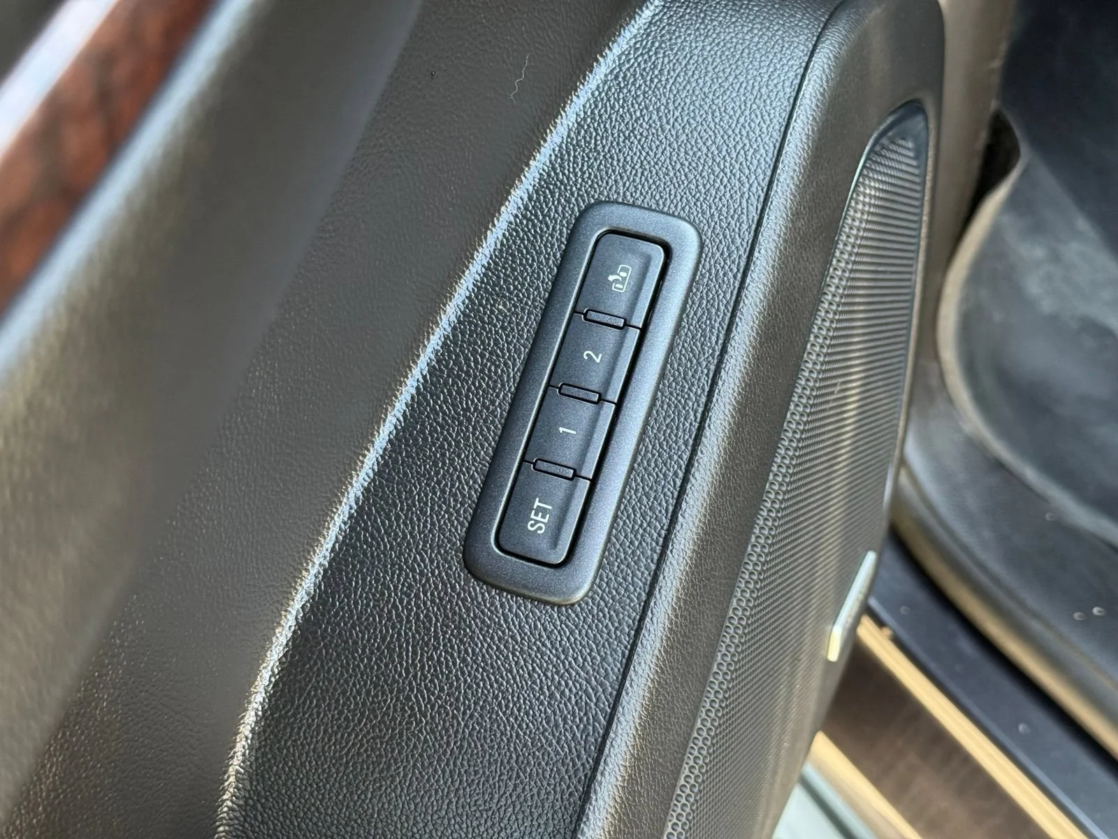 Used 2015 IRIDIUM METALLIC GMC SLT image 16