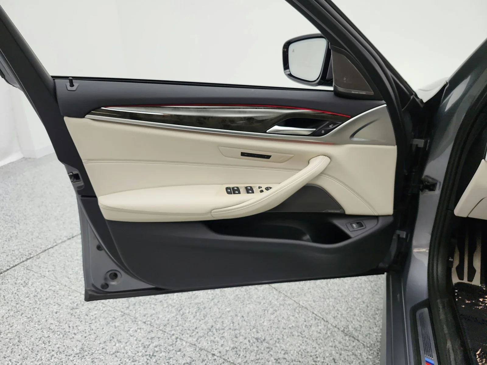 Used 2023 Skyscraper Gray Metallic BMW 530i xDrive Sedan image 12