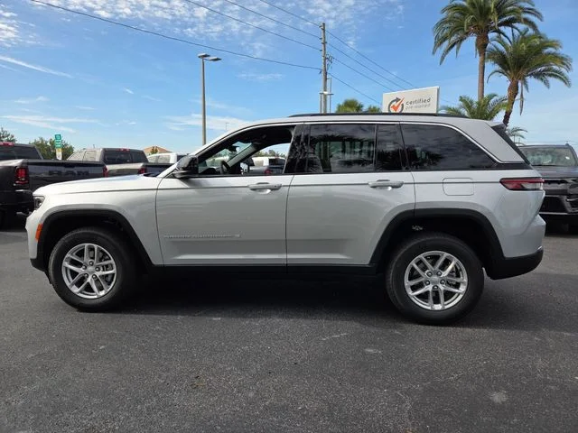 New 2026 Silver Zynith Jeep Laredo X image 5