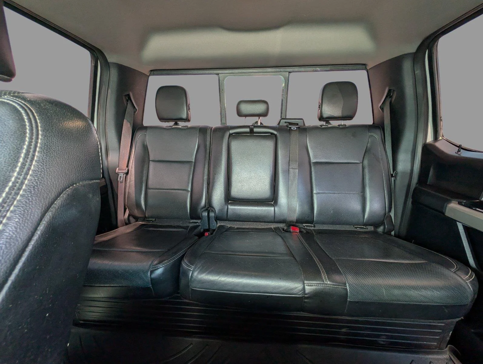 Used 2017 White Platinum Metallic Tri-Coat Ford Lariat image 14