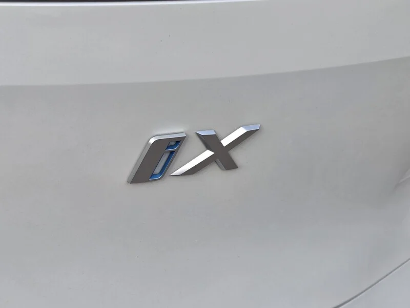 Used 2024 White Metallic BMW XDRIVE50 image 9