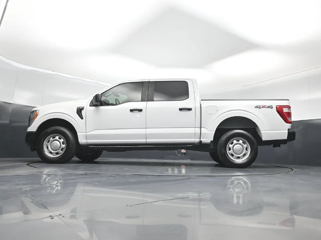 Used 2021 White Ford XL image 7