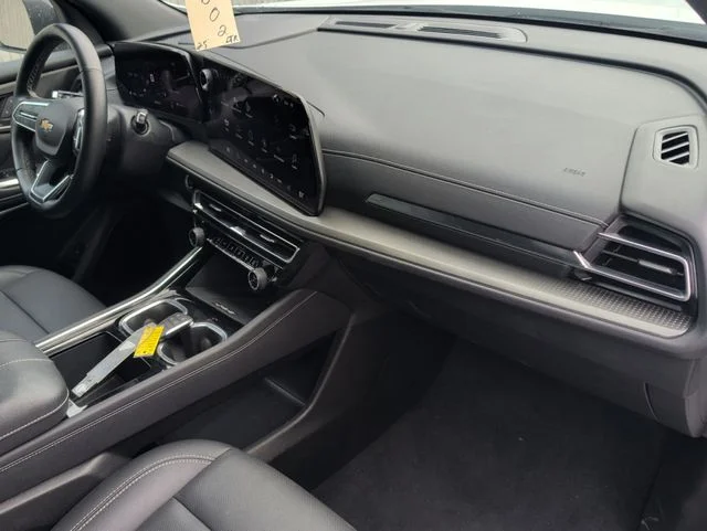 Used 2025 White Chevrolet LT image 31
