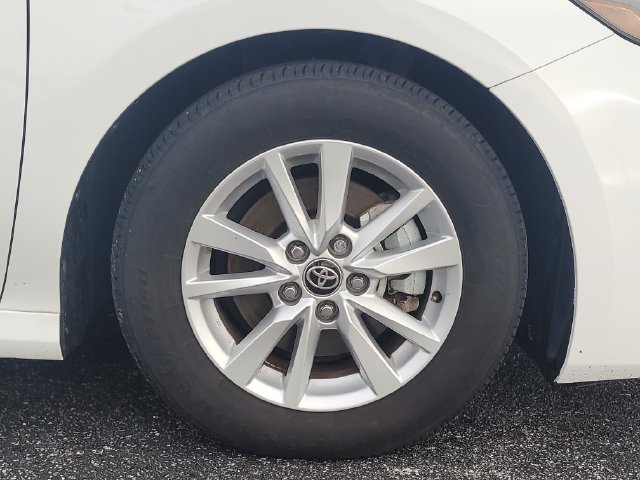 Used 2025 White Toyota LE image 7
