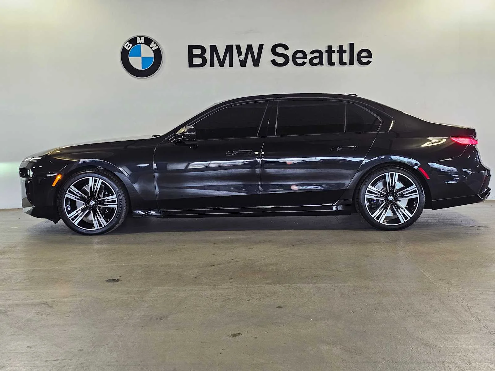 Used 2025 Black Sapphire Metallic BMW 760i xDrive image 3
