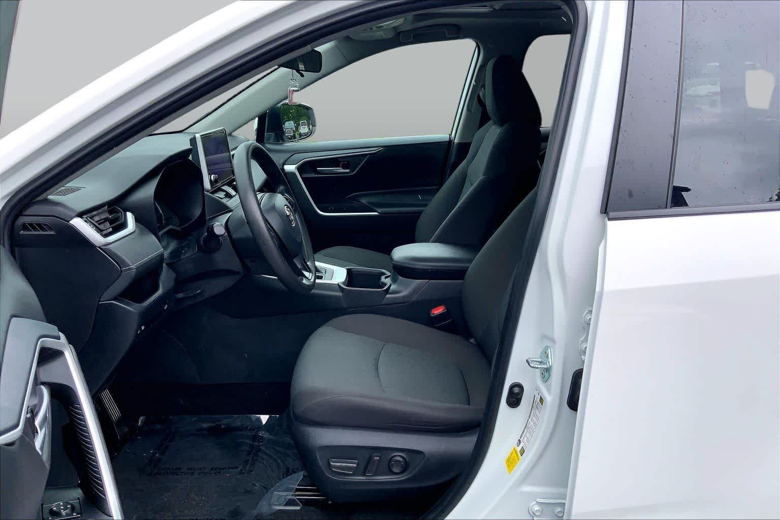 Used 2023 Ice Cap Toyota XLE image 8