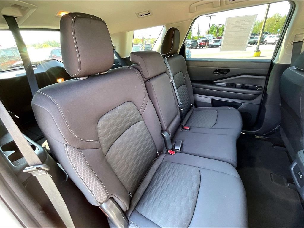 Used 2024 Pearl White Tricoat Nissan SV image 15
