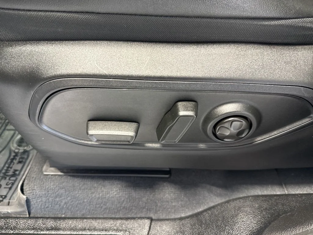Used 2022 White Jeep 4xe image 16