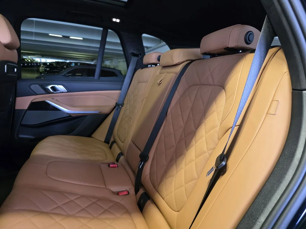 New 2026 Carbon Black Metallic BMW xDrive50e image 13