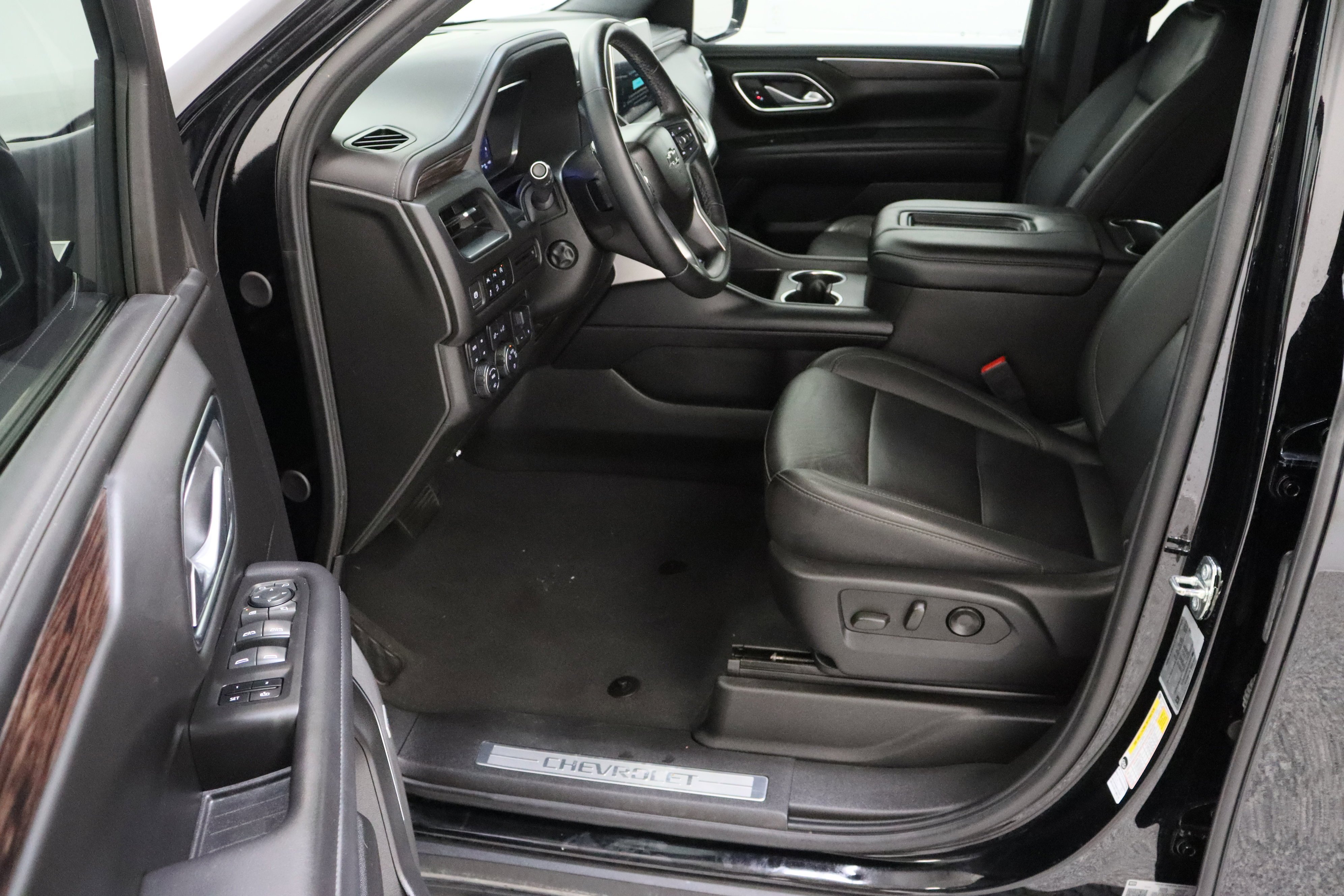 Used 2024 Black Chevrolet Z71 5.3L image 15