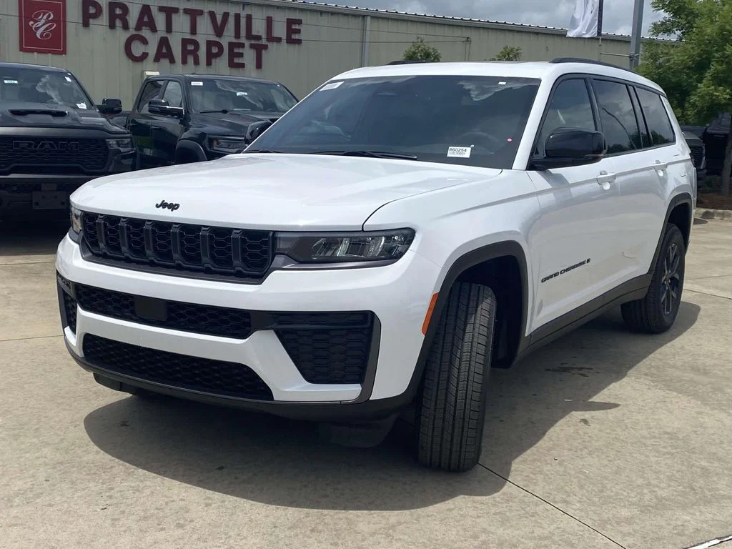 New 2026 Bright White Clear-Coat Exterior Paint Jeep Laredo Altitude image 3