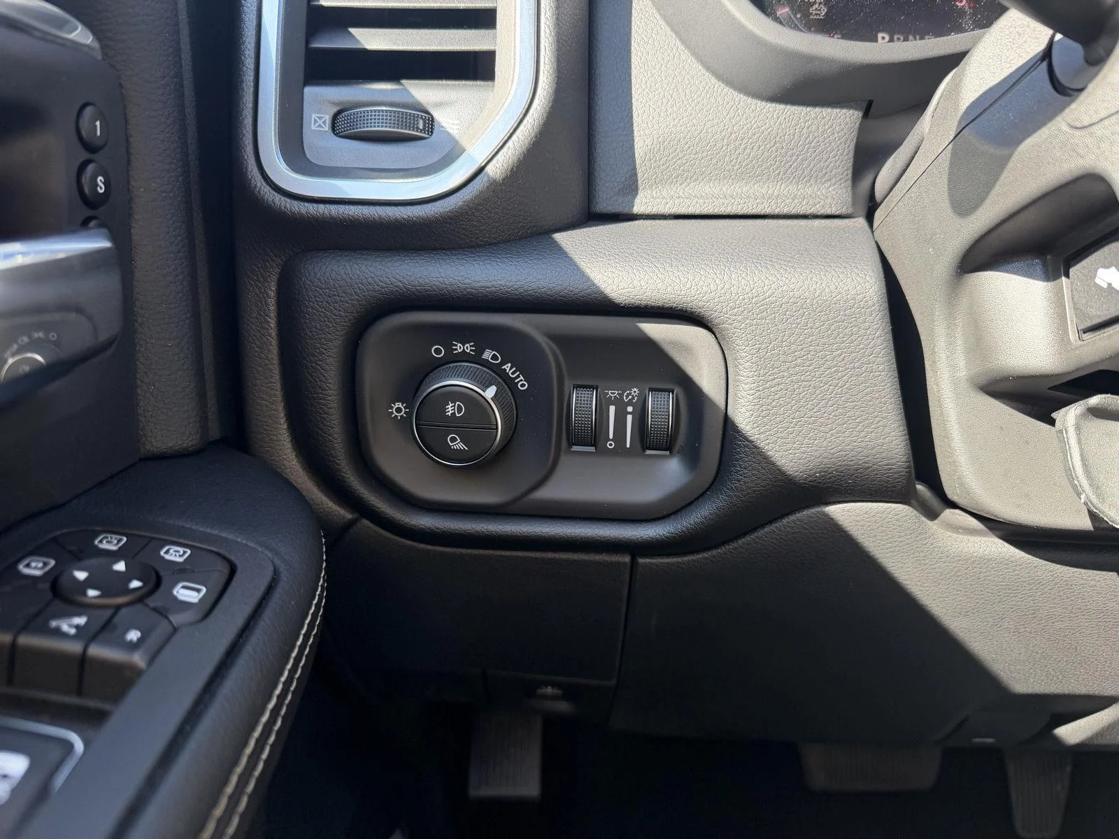 Used 2026 Ceramic Gray Clearcoat Ram Laramie image 16