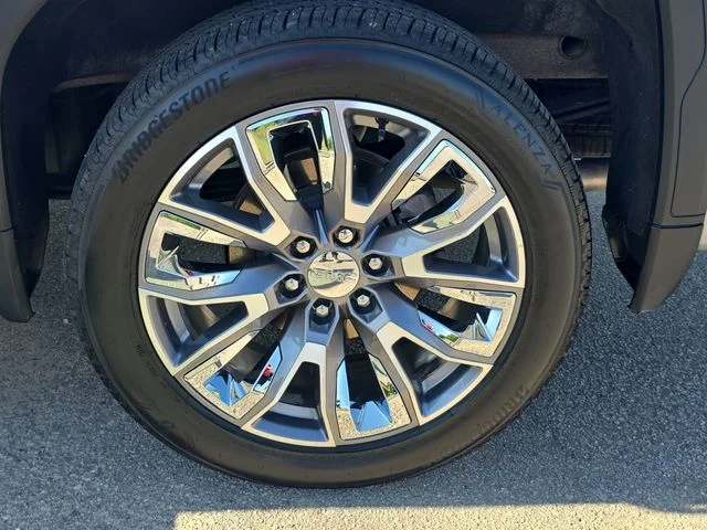 Used 2024 Silver GMC Denali image 34