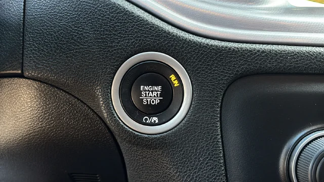 Used 2023 White Dodge SXT image 28