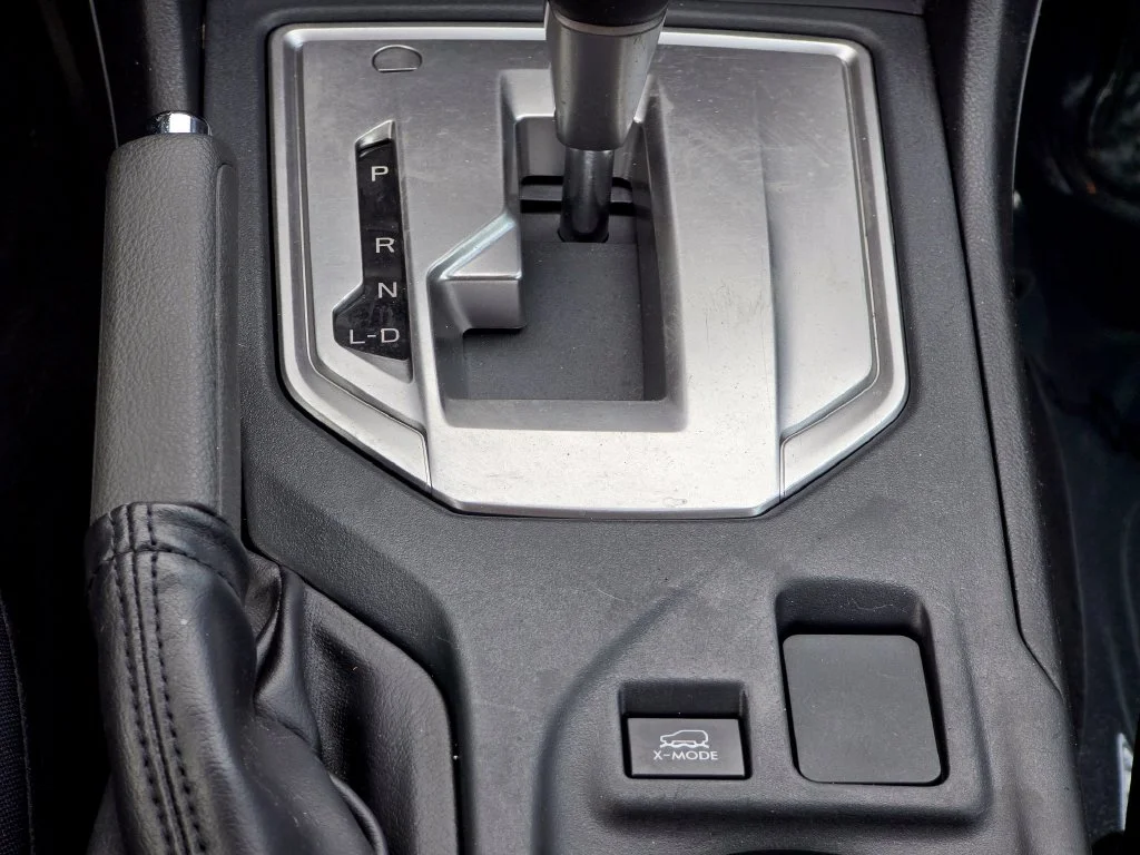 Used 2021 White Subaru Base image 34