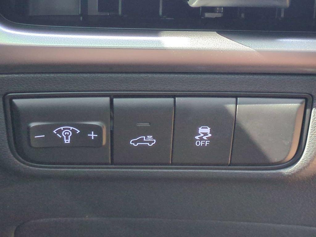 New 2027 Black Hyundai SE FWD image 26