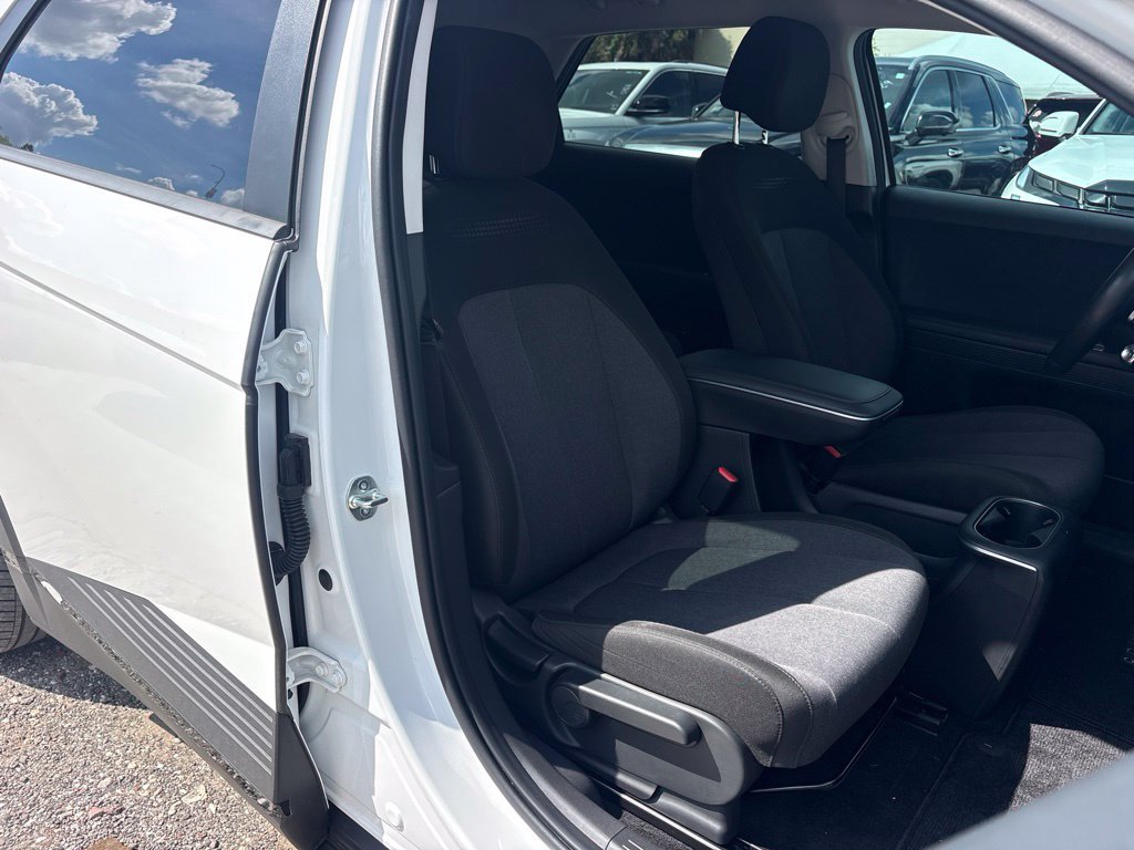 Used 2024 White Hyundai SEL image 19