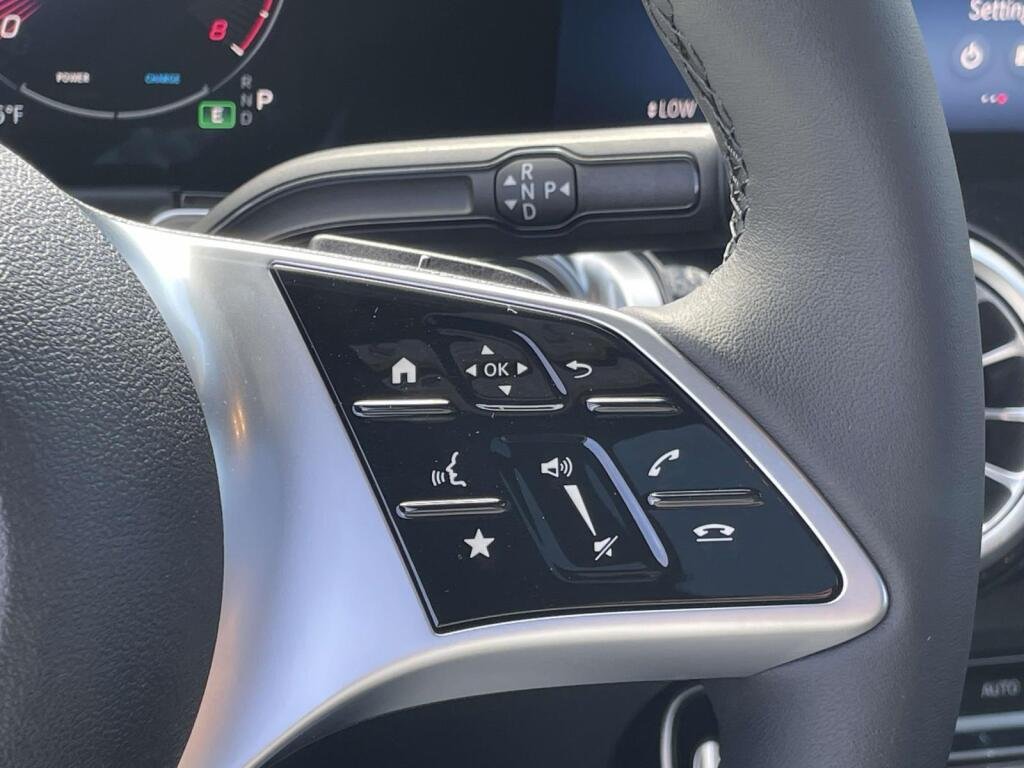 New 2026 Polar White Mercedes-Benz GLB 250 image 32
