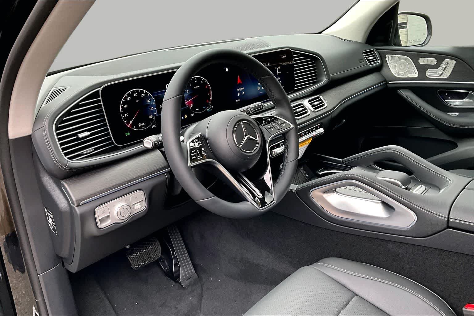 New 2026 040/Black Mercedes-Benz GLS 450 image 10