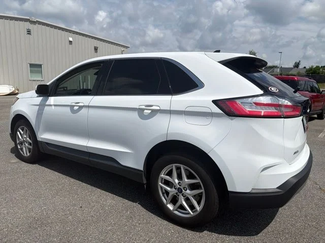 Used 2022 White Ford SEL image 6