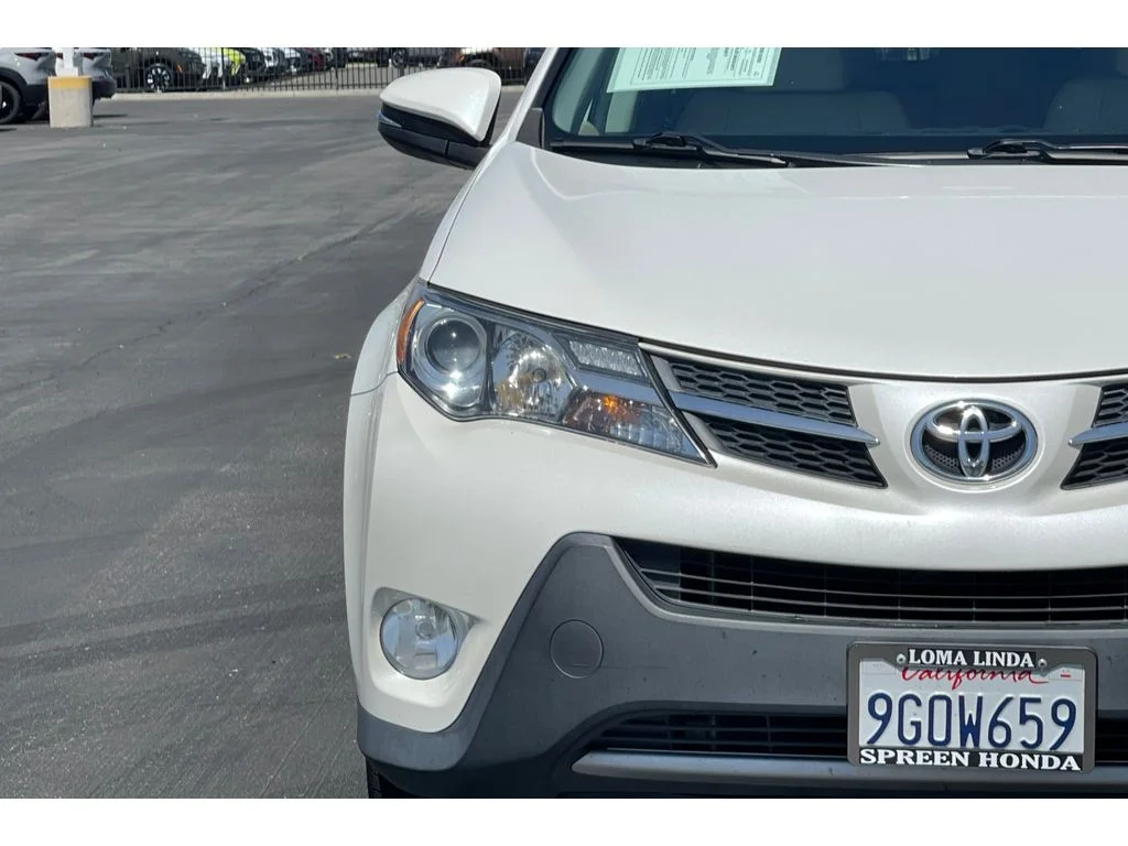 Used 2013 Blizzard Pearl Toyota Limited image 18