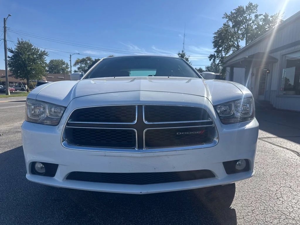 Used 2014 Dodge Charger SXT with VIN 2C3CDXHG1EH258725 for sale in Middlebury, IN