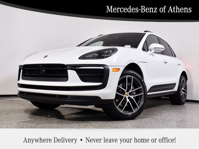 2025 Porsche Macan's photo