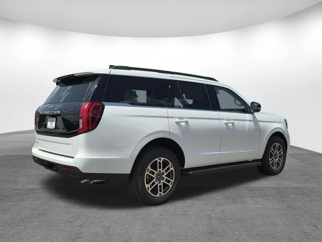 New 2026 Oxford White Ford Active image 2