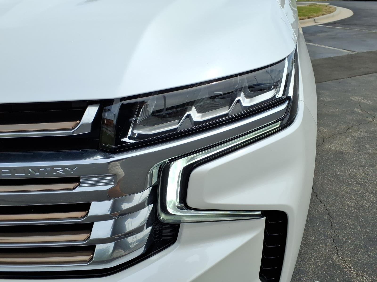 Used 2024 Iridescent Pearl Tricoat Chevrolet High Country image 17