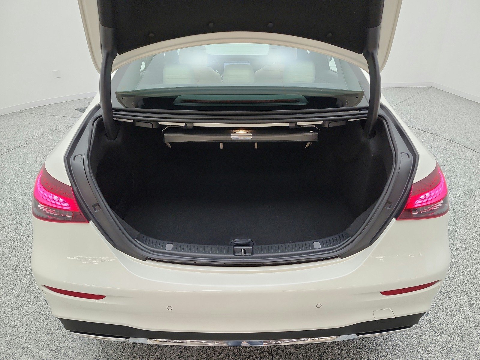 Used 2022 MANUFAKTUR Diamond White Mercedes-Benz E 350 RWD Sedan image 21