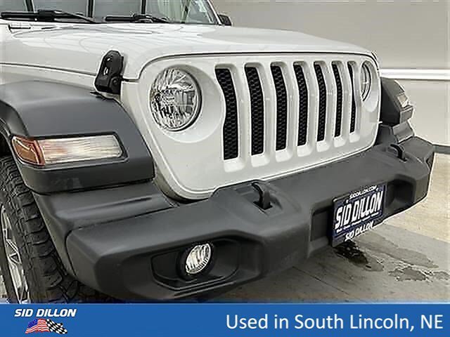 Used 2018 Bright White Clearcoat Jeep Sport S image 25