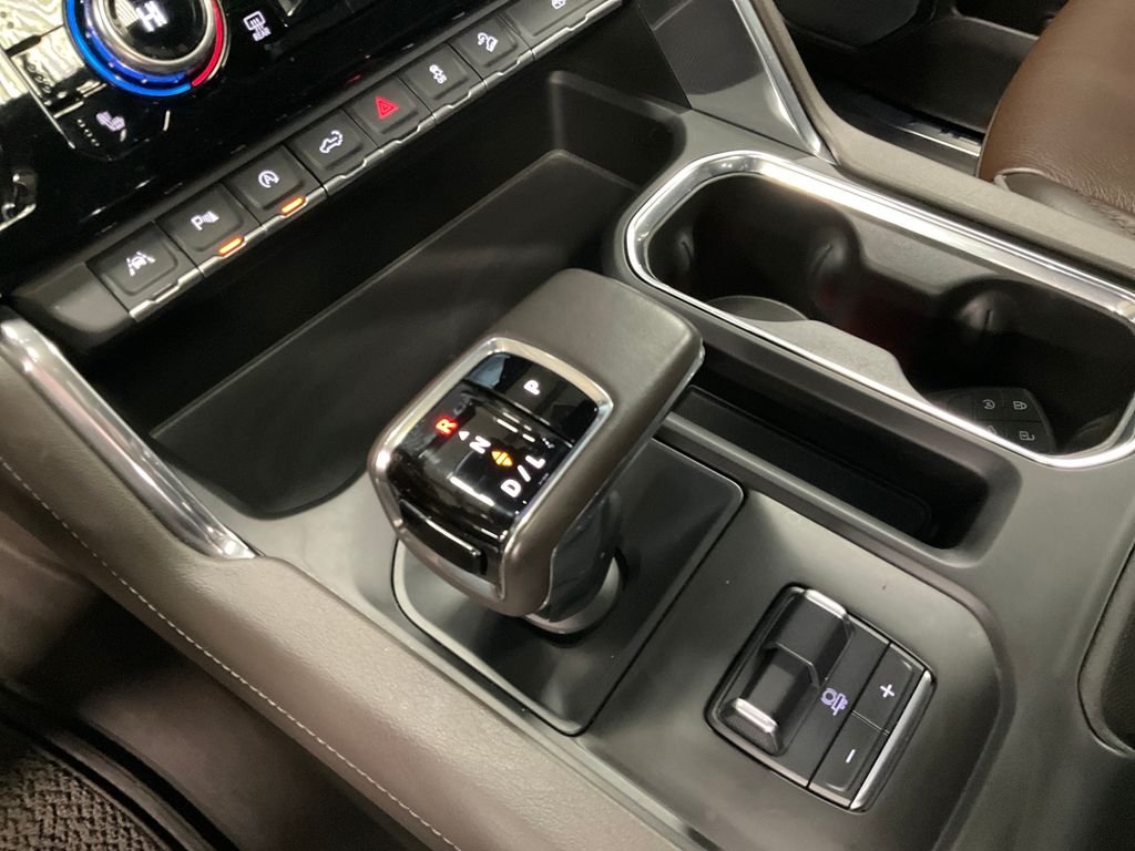 Used 2022 White GMC Denali image 22