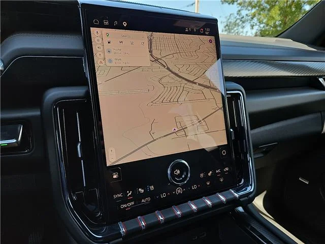 Used 2025 Summit White GMC AT4 4x4 image 17