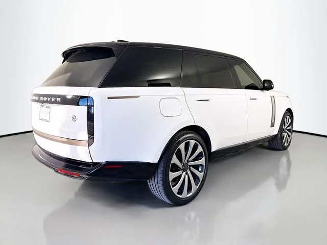 New 2026 Ostuni Pearl Wht Prem Met Land Rover SV image 5