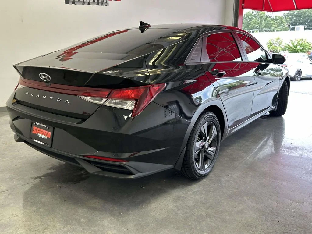 Used 2023 Black Hyundai SEL image 3