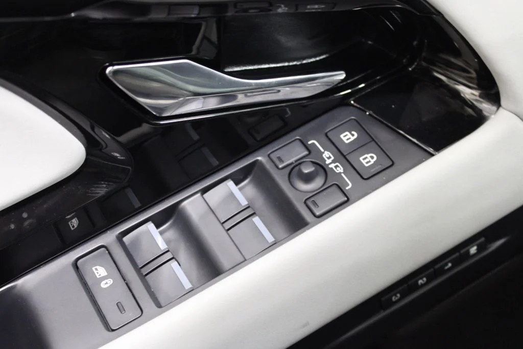 Used 2026 Gray Land Rover S image 4