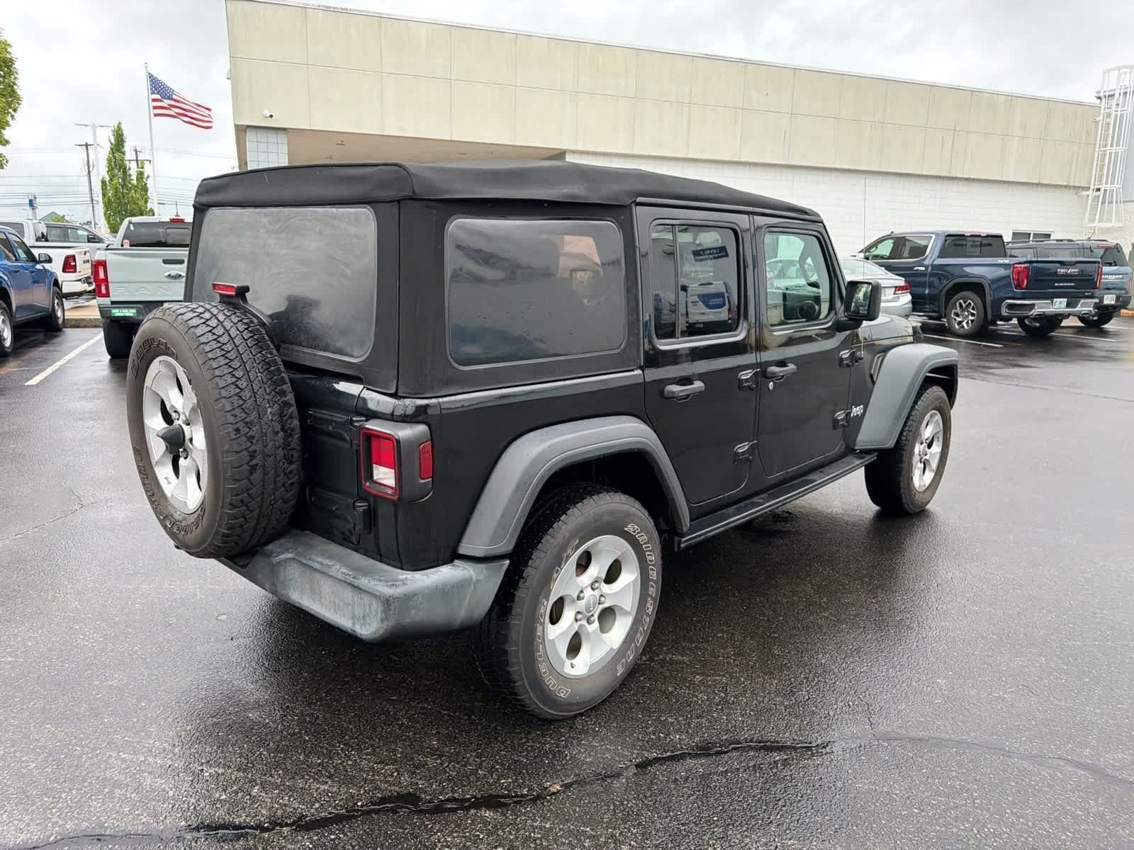 Used 2019 Black Clearcoat Jeep Sport S image 10