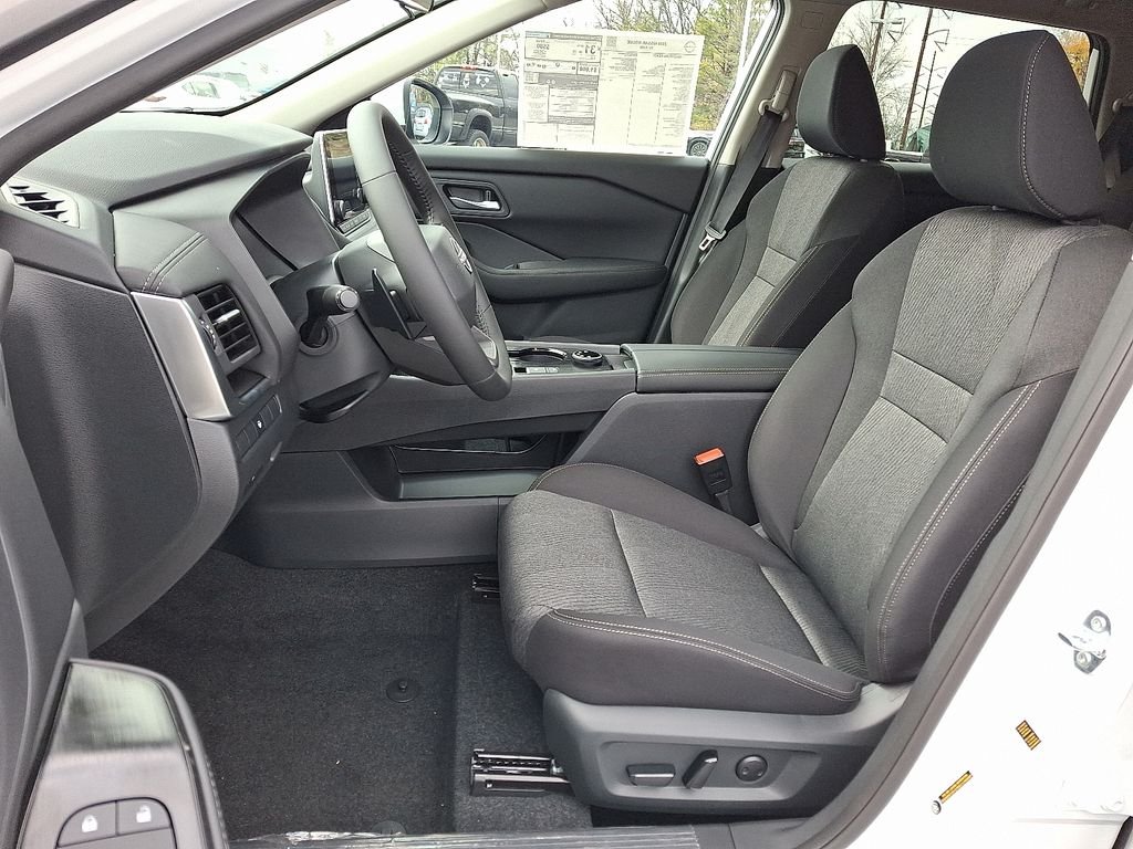 2026 Nissan Rogue SV - Photo 9